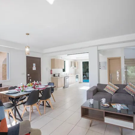 3 Bett Mit Privatem Pool In Einer Bewachten Anlage بيت للعطل *