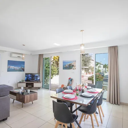 3 Bett Mit Privatem Pool In Einer Bewachten Anlage