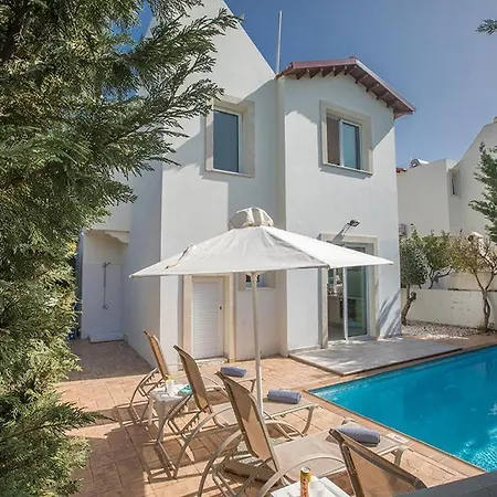 3 Bett Mit Privatem Pool In Einer Bewachten Anlage Tatil Evi Protaras
