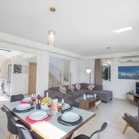 3 Bett Mit Privatem Pool In Einer Bewachten Anlage Protaras